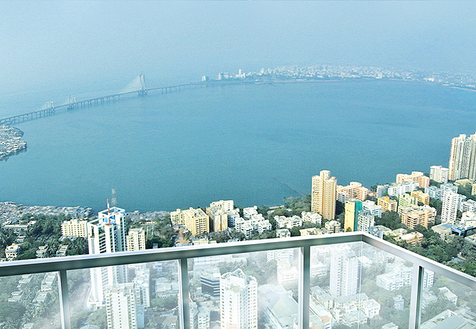 Breathtaking 270 degree view of the Arabian Sea as well as the Bandra-Worli Sea Link from the balcony.