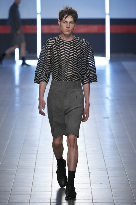 Damir Doma's grey high-waisted shorts. Photo by DamirDoma.com