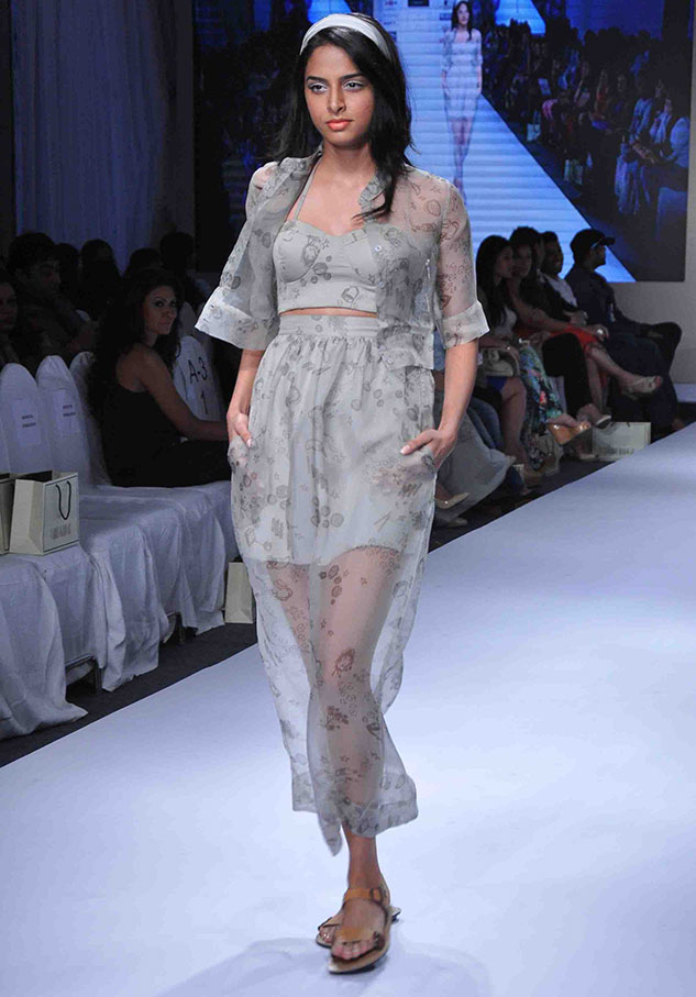  Nishka Lulla's vinatge-inspired Resort Wear.