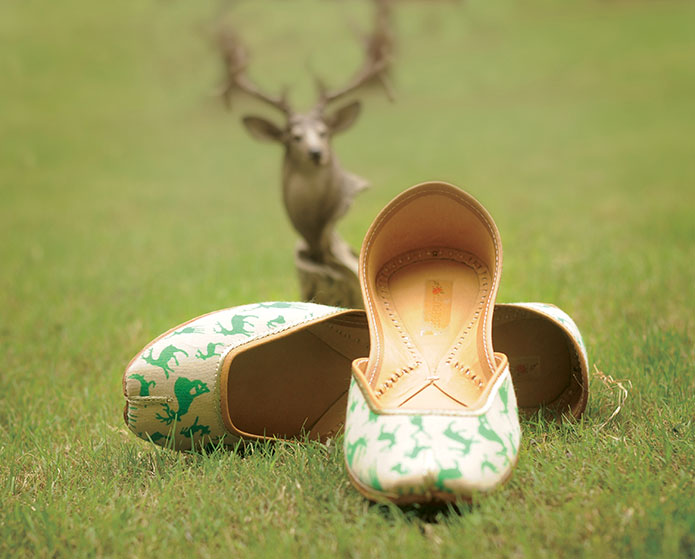 Handcrafted by some of India’s finest artisans, Needledust’s line of bespoke juttis is made of genuine leather.