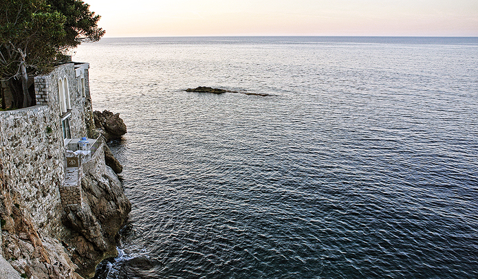 A private balcony at Le Cap Estel. Copyright@The Luxe Café