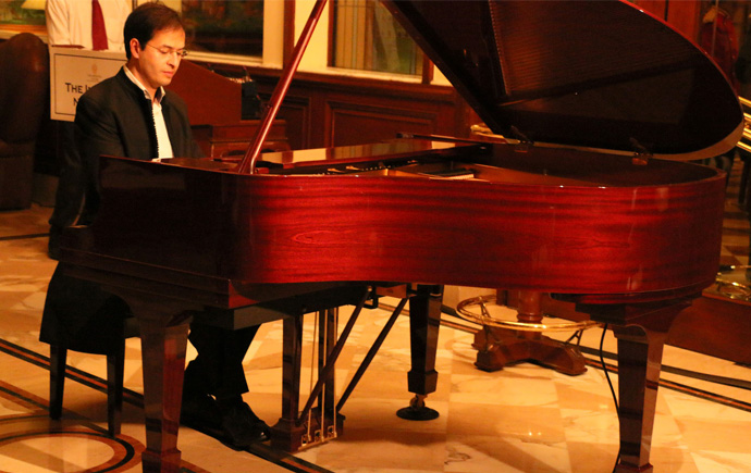 IN DIALOGUE WITH THE PIANO | Marouan Benabdallah mesmerising the audience at Nostalgia