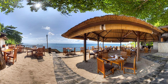 The sand-floored Kisik seafood restaurant at Ayana