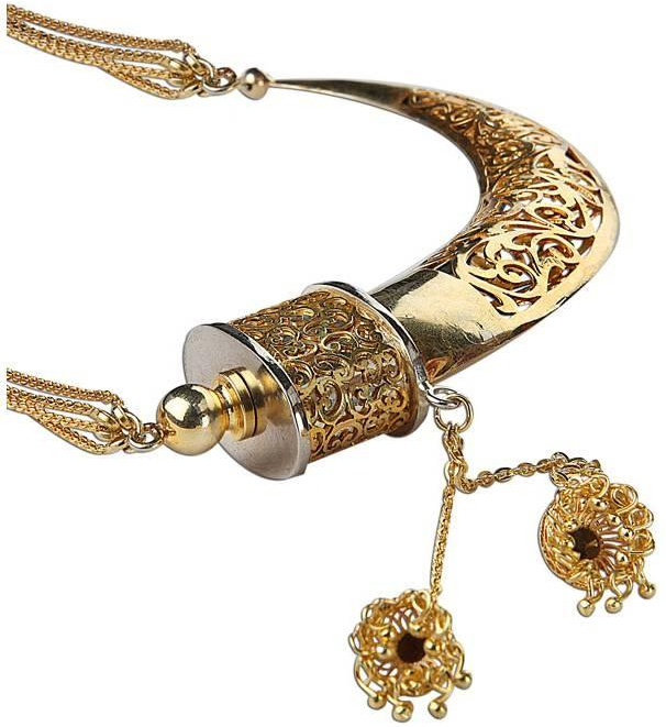 EINA AHLUWALIA | Singular design and exquisite craftsmanship in gold make this statement Kirpan necklace a boho bride’s liberated fashion statement