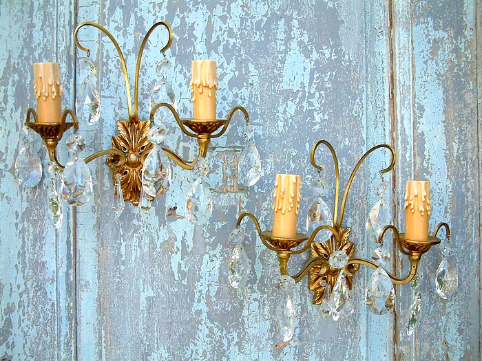 SHABBY CHIC | Rustic textures, on the wall especially, are part of that natural innocence which an old world unmade look is all about