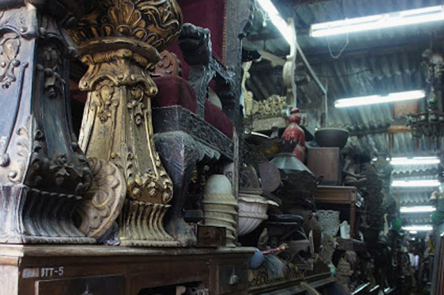 ANTIQUE HAUL | Happy treasure-hunting in the lanes of Oshiwara market, where you can get your chosen piece polished, upholstered and delivered