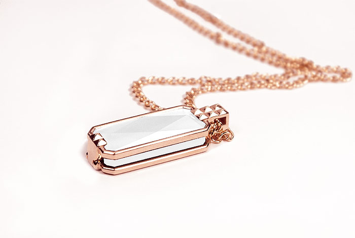 TECH AROUND YOUR NECK | With Vinaya’s Altruis rose gold and white smart notification necklace