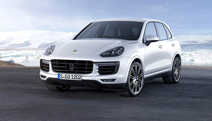 Cayenne Trubo S | Packed with advanced chassis technologies like Porsche Traction Management and Dynamic Chassis Control