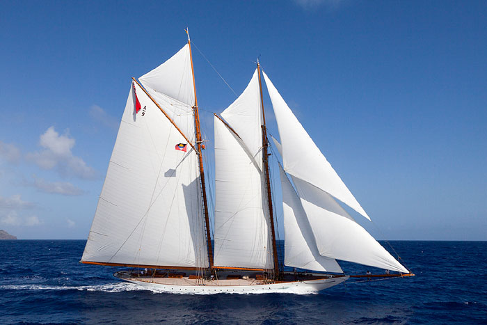 ELENA | With its vintage leather and wood decked saloon with a library, it will charter in the Mediterranean this summer and is offered at starting 80,000 EURO per week 