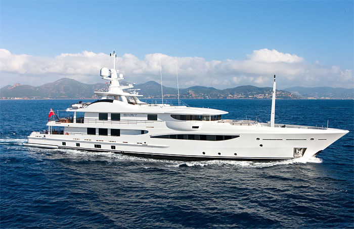 SPIRIT | With its fully kitted out massage rooms and an expansive deck, it is available for charter this summer in the Mediterranean, from 255,000 EURO per week