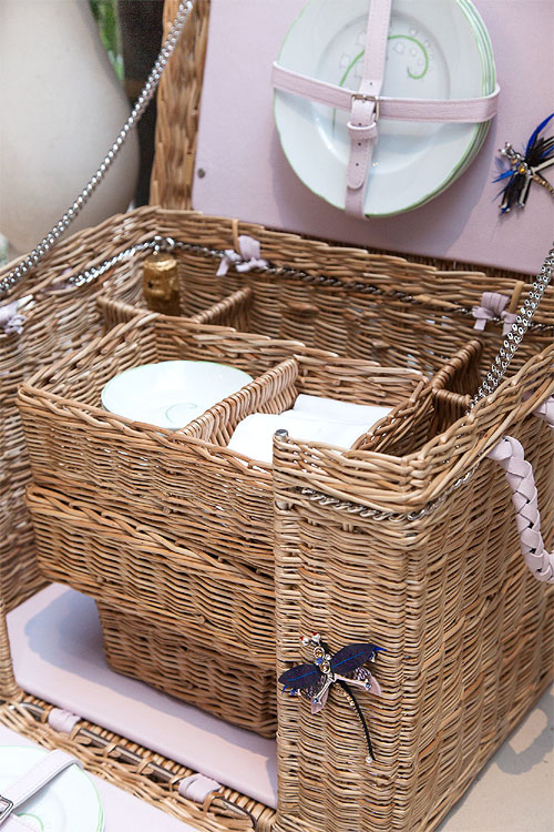 Lucie de la Falaise | Traditional wicker picnic basket