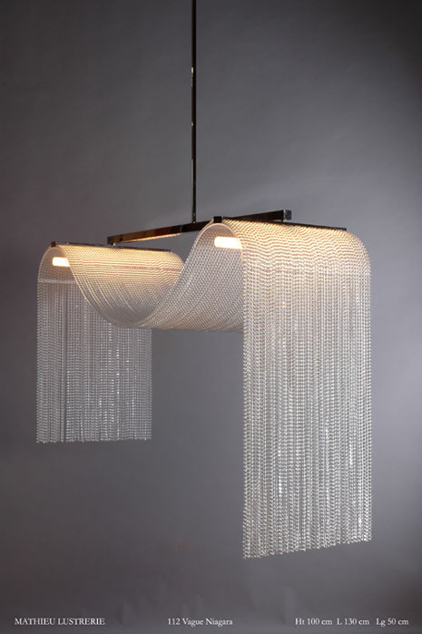 LUSTRE NIAGARA | You just can’t take your eyes off this one that flows like a waterfall