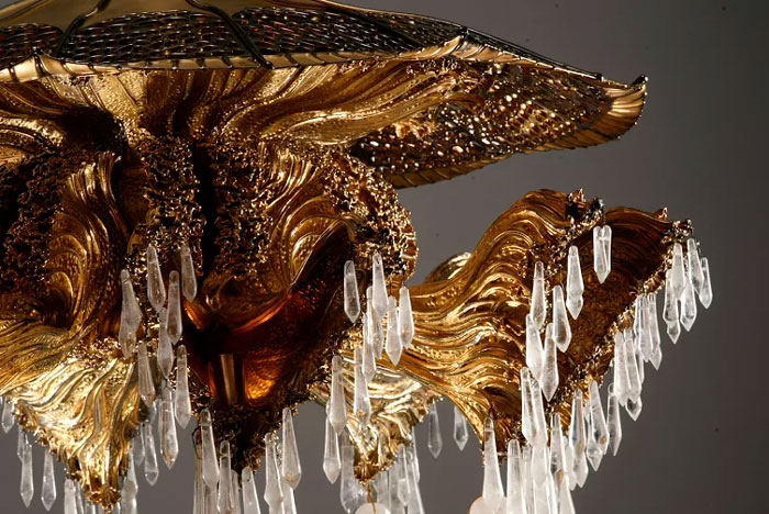 THE JELLYFISH | The artisans working on these works of art use the techniques and materials of jewellers