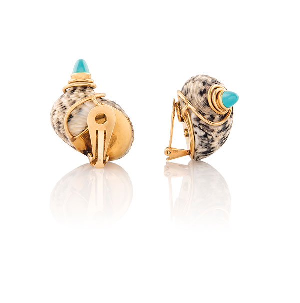 ECHOES OF HISTORY | Shell-shaped ear clips embellished with gold and turquoise mounts(Courtesy: Christie’s)
