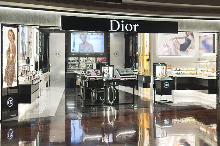 DIOR BEAUTY BOUTIQUE | Inciting the fashion and beauty enthusiasts with its chic interiors, the boutique offers the latest in Dior’s makeup and fragrances which now makes luxury accessible, with a little help from the personalised consultations of course