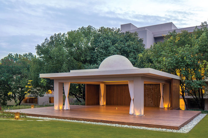 Along with Yoga, Vana Malsi also offers Ayurveda, Traditional Tibetan medicine, natural therapies and spa treatments