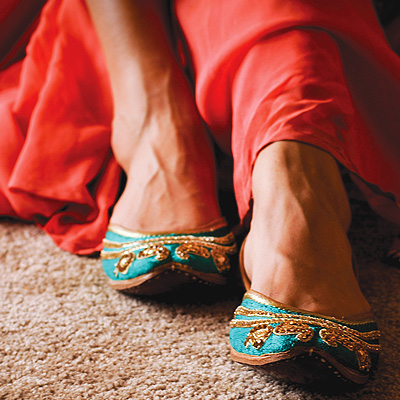 Footlicious | Royal craft and splendour mark Needledust’s range of vibrant, contemporary juttis.