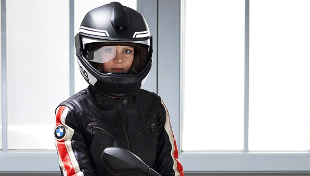 BMW’s smart-helmet for thrill bikers