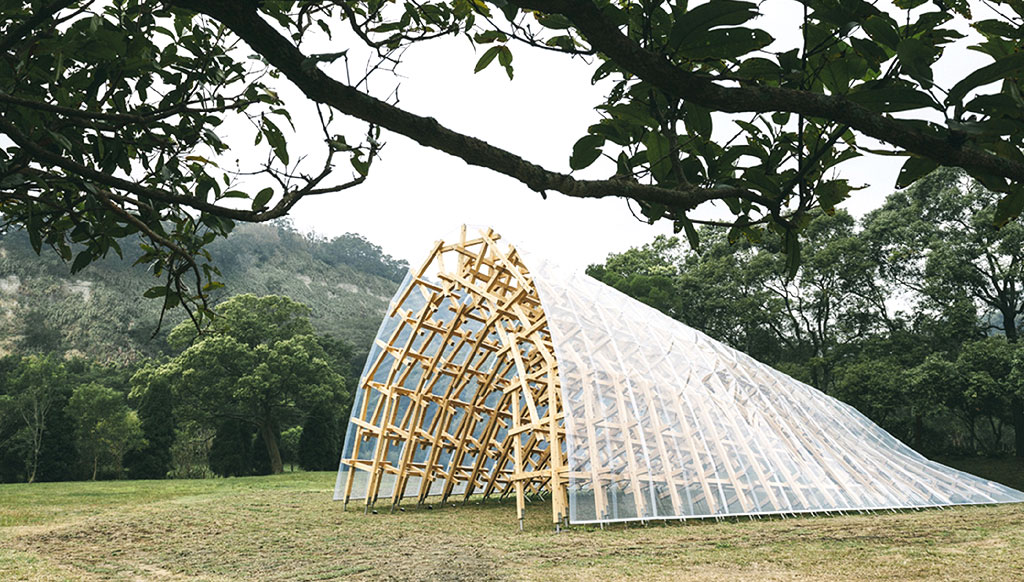 Nature-oriented pavilion Wind Eaves by Kengo Kuma