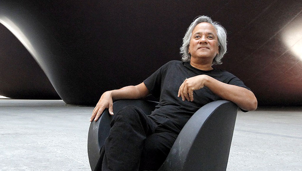 Sculptor Anish Kapoor monopolizes Vantablack, the ‘black hole’ substance
