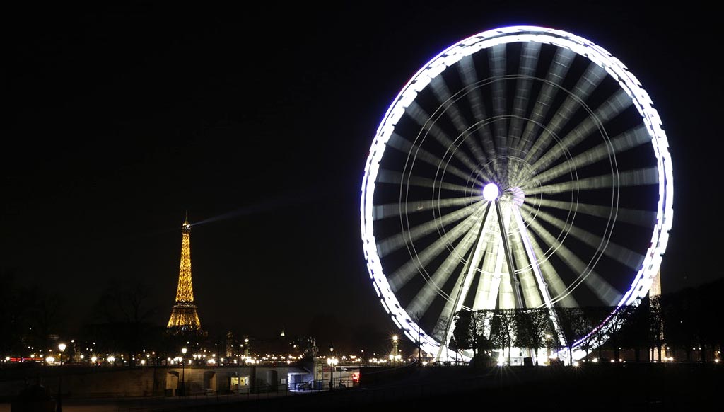 Paris Ferris Wheel turns pop-up restaurant for a night