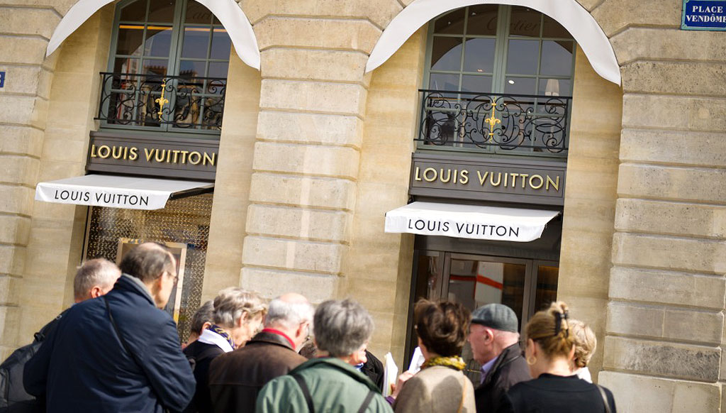 Paris luxury stores to open Sunday