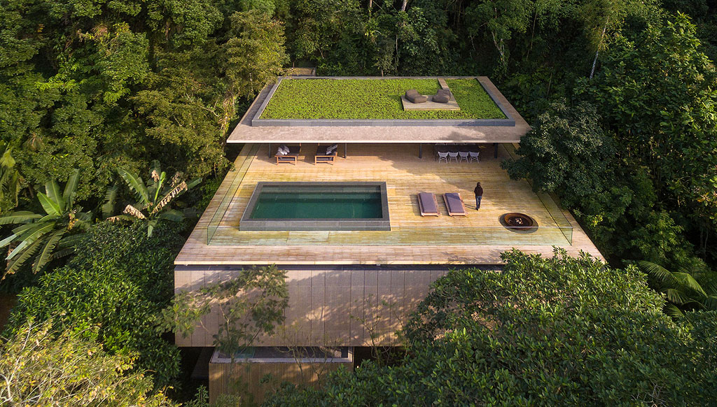 Jungle House with rooftop Infinity Pool overlooking the Brazilian Rainforest