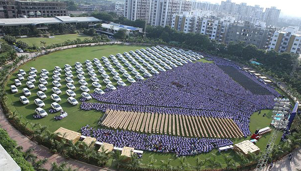 Surat trader gifted apartments and cars as Diwali bonus!