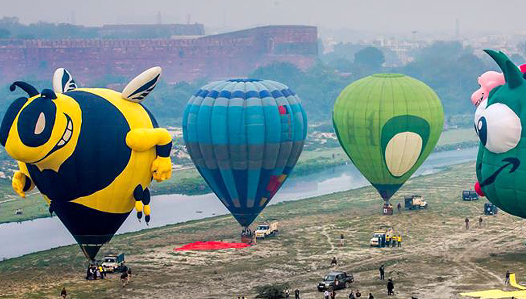 Taj Balloon Festival 2016 colours the skies of Agra