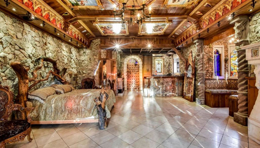 On Auction: Game of Thrones Mansion in Texas!