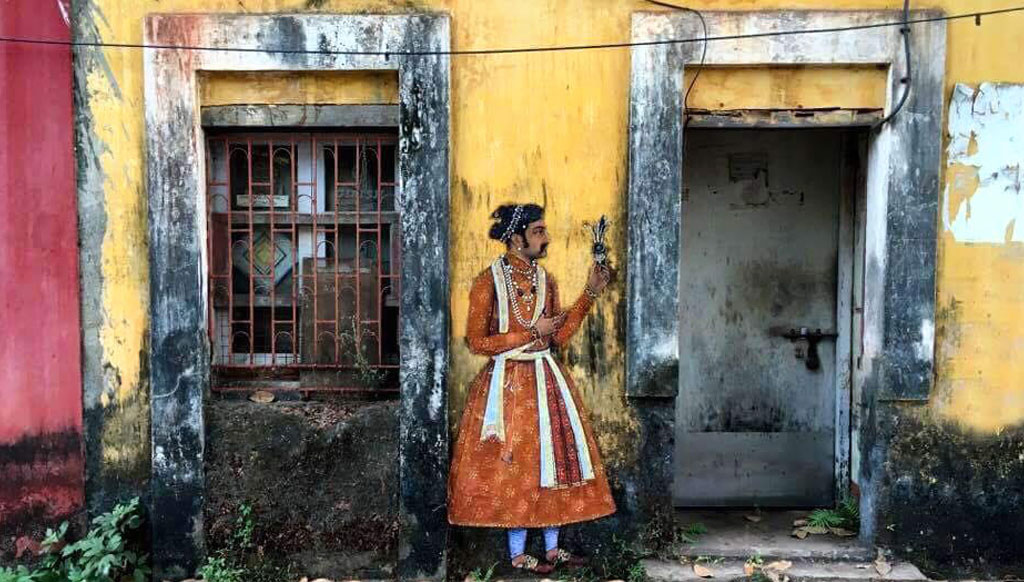 Indian street corners graced by images of paintings from museums