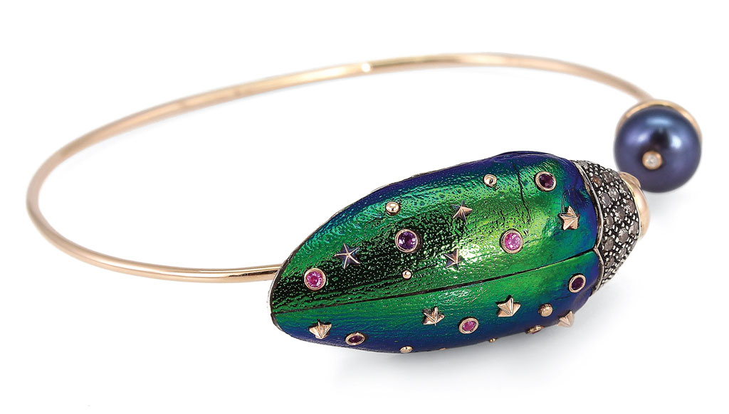 Statement jewelry pieces crafted from organic materials Statement jewelry pieces crafted from organic materials