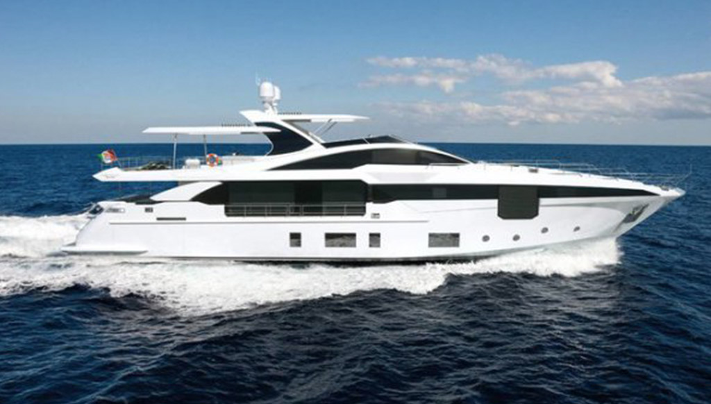 Azimut debuts the Grande 35 Metri superyacht