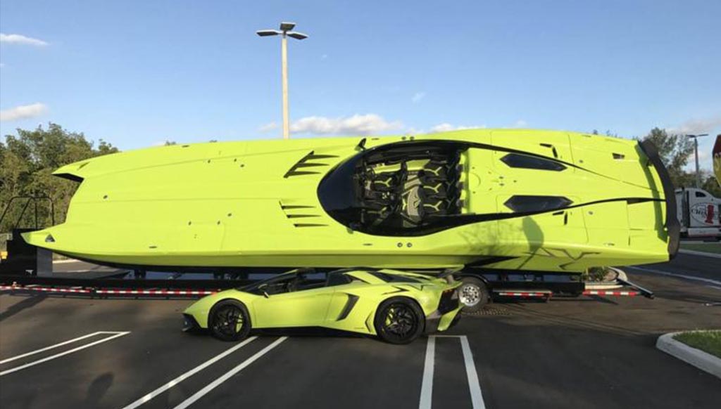 A customised matching speedboat for Lamborghini Aventador SV Roadster!