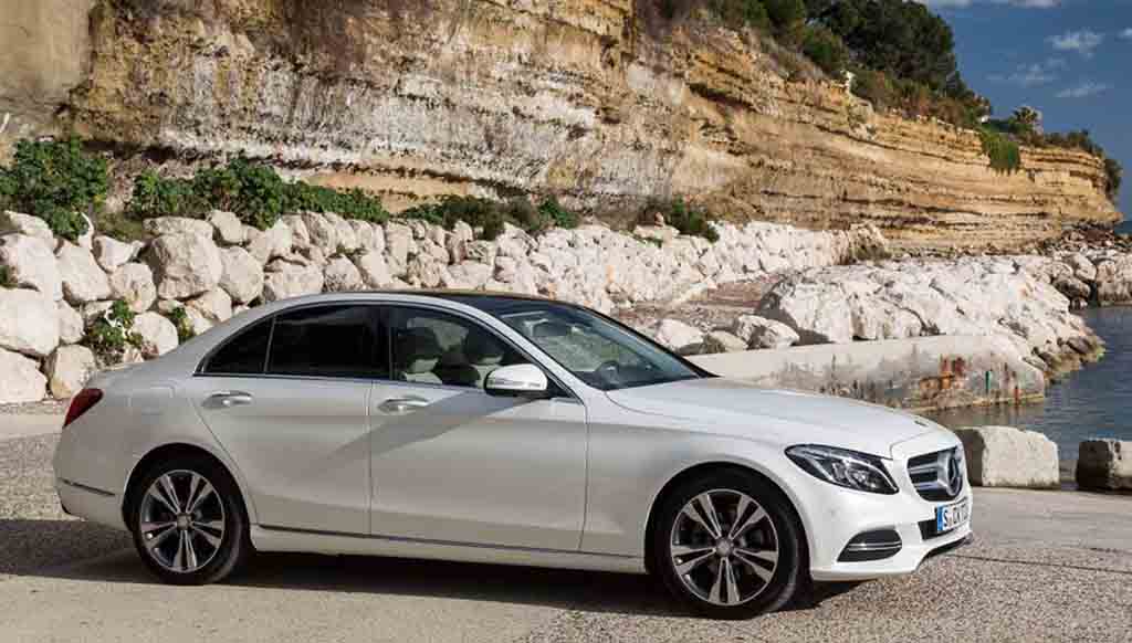 Riding on festive season, Merc-Benz sells record cars in single day