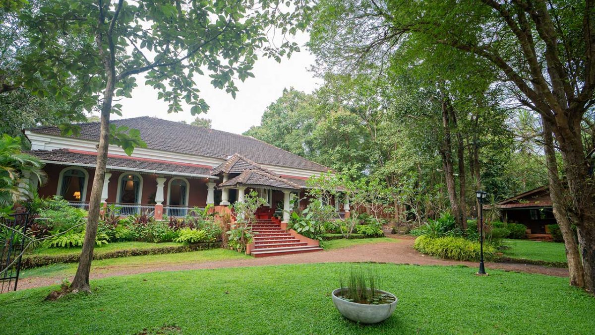 facade-and-lawns