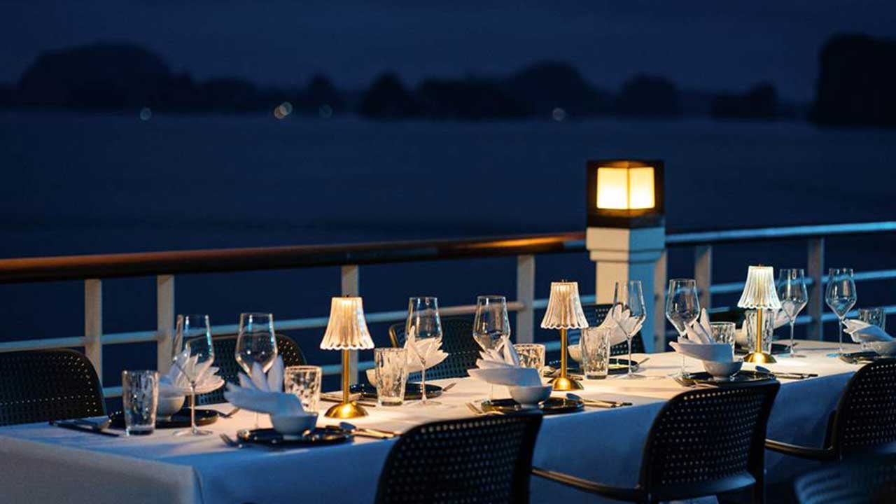 Ambassador cruise introduces ‘Dining Under the Stars’ on Halong and Lan Ha bays Ambassador cruise introduces ‘Dining Under the Stars’ on Halong and Lan Ha bays
